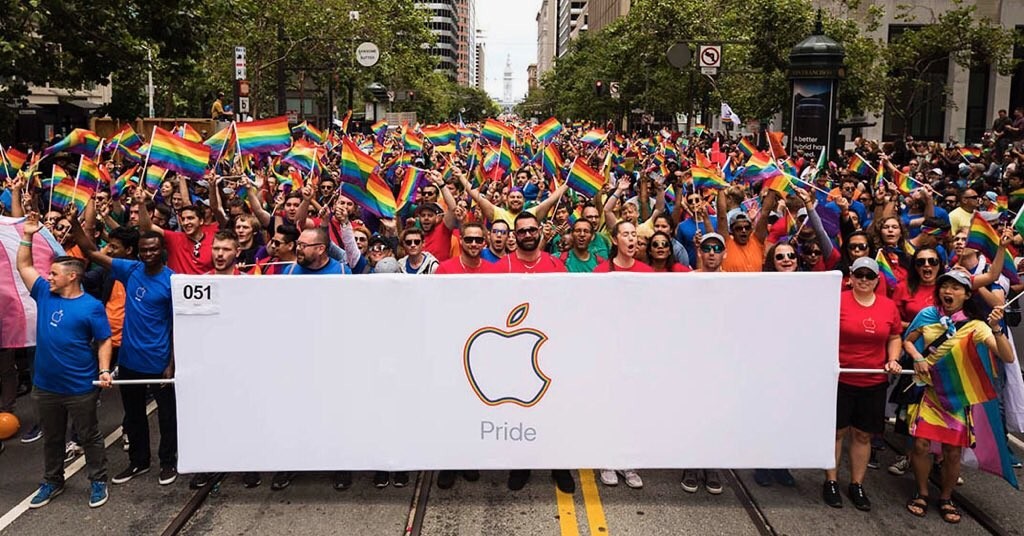 arrival of a new sphere to the Apple Watch, on the occasion of Pride Day