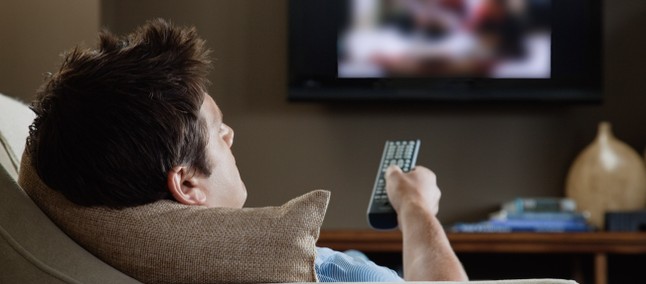 TV linked while sleeping contributes to weight gain says research